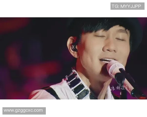 林俊杰与足球明星亲密合影展现运动与音乐的完美结合 林俊杰与足球明星亲密合影展现运动与音乐的完美结合