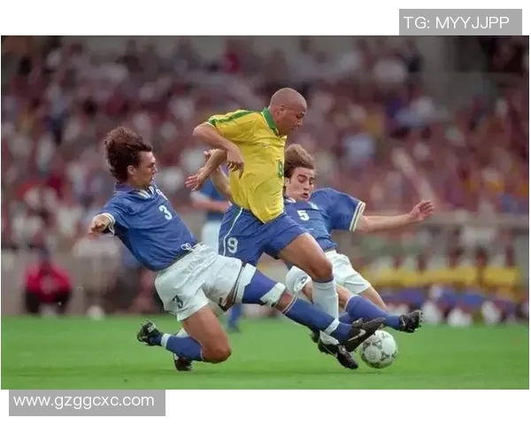 足球明星对决精彩瞬间图片合集展现足球魅力与激情的视觉盛宴