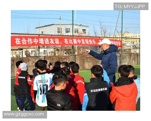 培养未来足球明星的儿童足球培训班全方位提升孩子的运动能力与团队合作精神